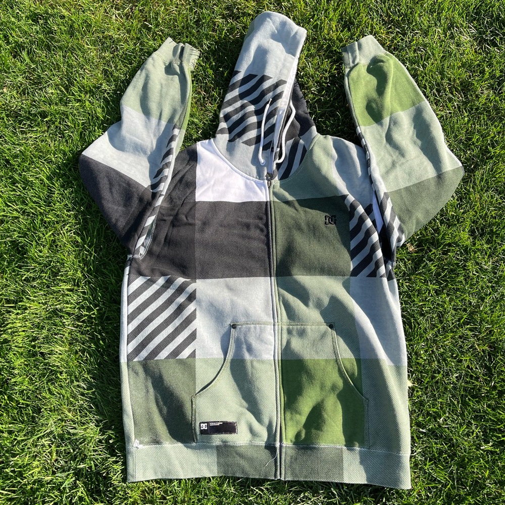 DC SHOES zip up hoodie. Size Xl